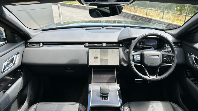 Land Rover Range Rover Velar 3.0 D300 MHEV Belgravia Edition 5dr Auto Diesel Estate - Image 9